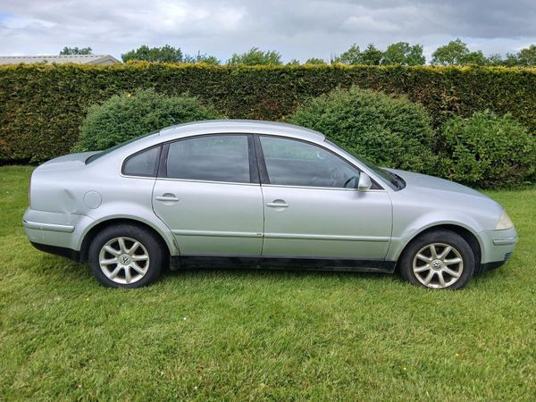 Volkswagen Passat Saloon, Diesel, 2005, Silver