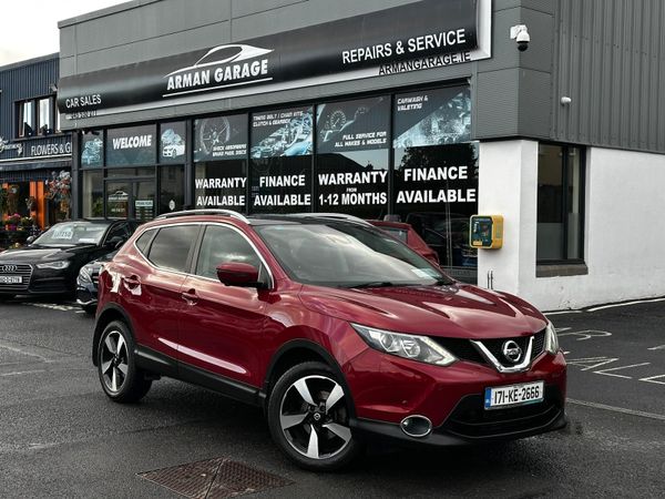 Nissan Qashqai SUV, Petrol, 2017, Red