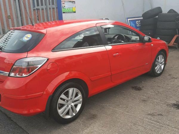Opel Astra Hatchback, Petrol, 2007, Red