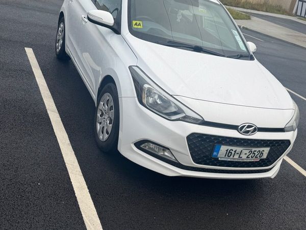 Hyundai i20 Hatchback, Petrol, 2016, White