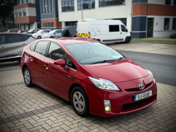 Toyota Prius Hatchback, Petrol, 2011, Red