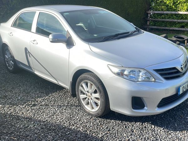 Toyota Corolla Saloon, Petrol, 2012, Silver