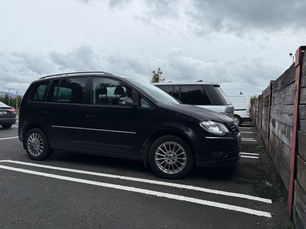 Volkswagen Touran MPV, Diesel, 2009, Black