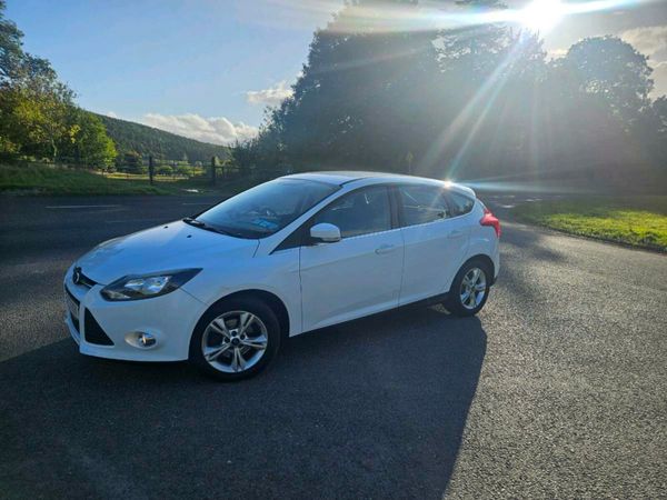 Ford Focus Hatchback, Petrol, 2012, White
