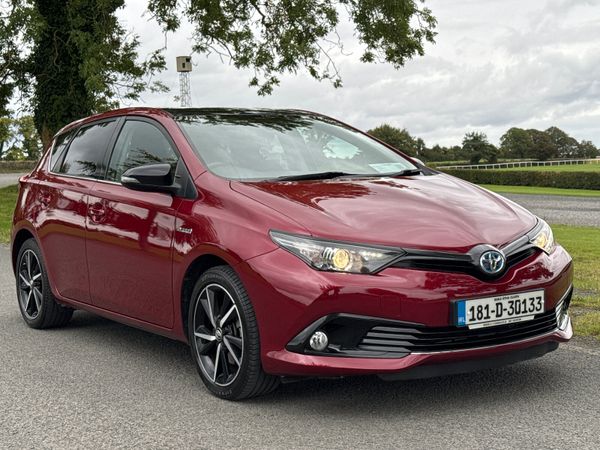Toyota Auris MPV, Petrol Hybrid, 2018, Red