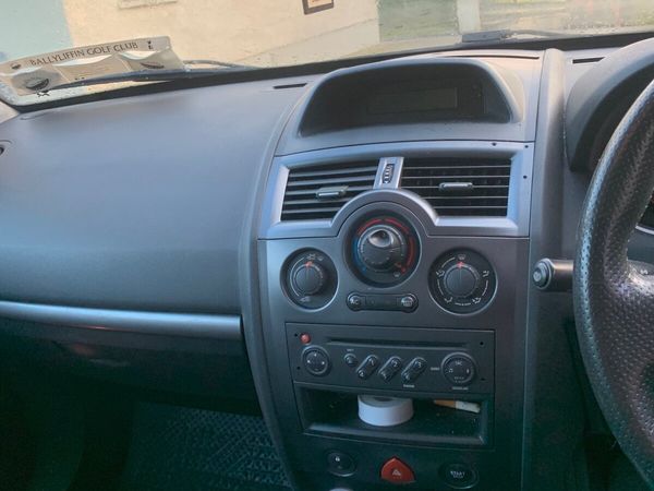 Renault Megane Saloon, Petrol, 2007, Red