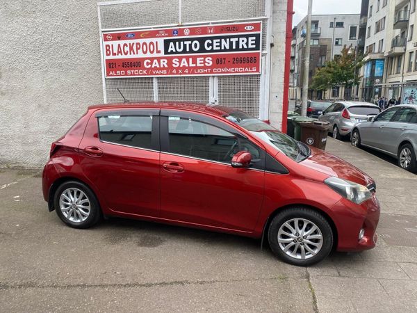 Toyota Yaris Hatchback, Petrol, 2015, Red