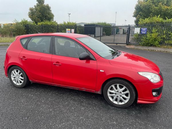 Hyundai i30 Hatchback, Petrol, 2008, Red