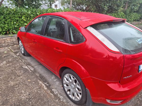 Ford Focus Hatchback, Diesel, 2009, Red