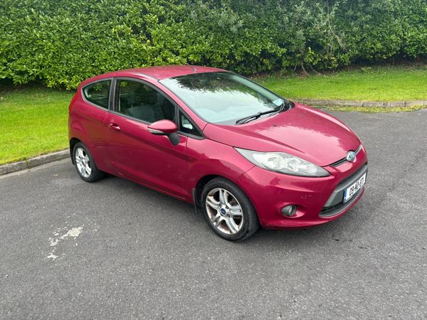 Ford Fiesta Hatchback, Petrol, 2009, Red