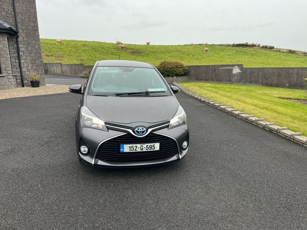 Toyota Yaris Hatchback, Petrol Hybrid, 2015, Grey