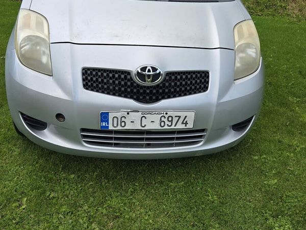 Toyota Yaris Hatchback, Petrol, 2006, Silver