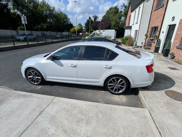 Skoda Octavia Hatchback, Diesel, 2015, White
