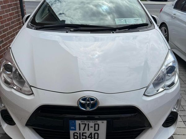 Toyota Aqua Hatchback, Petrol Hybrid, 2017, White
