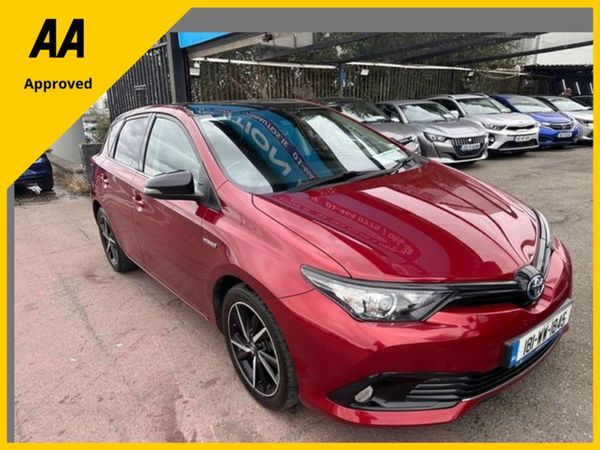 Toyota Auris MPV, Petrol Hybrid, 2018, Red