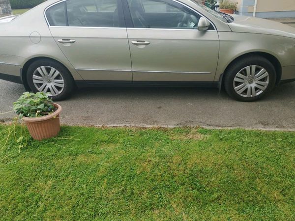 Volkswagen Passat Saloon, Petrol, 2008, Beige
