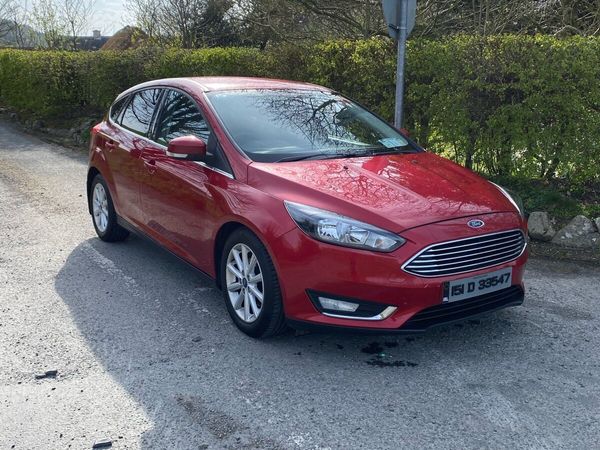 Ford Focus Hatchback, Petrol, 2015, Red