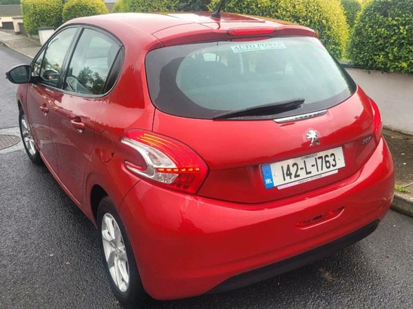 Peugeot 208 Hatchback, Petrol, 2014, Red