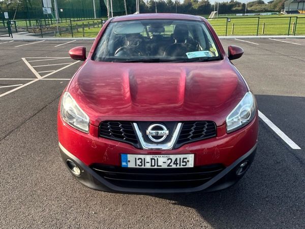 Nissan Qashqai Hatchback, Diesel, 2013, Red
