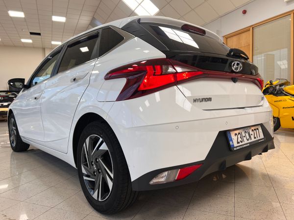 Hyundai i20 Hatchback, Petrol, 2023, White