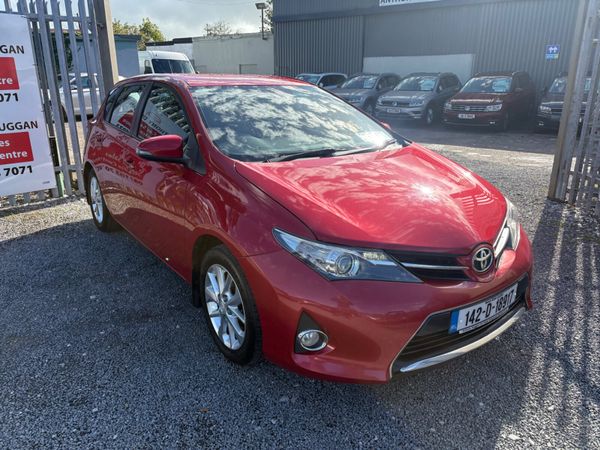 Toyota Auris Hatchback, Diesel, 2014, Red