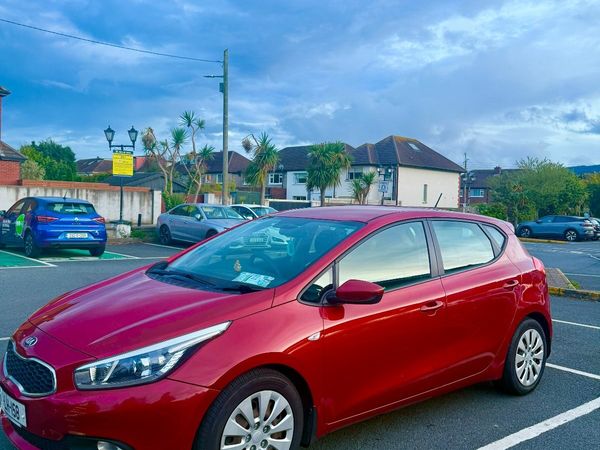 Kia Ceed Hatchback, Diesel, 2014, Red