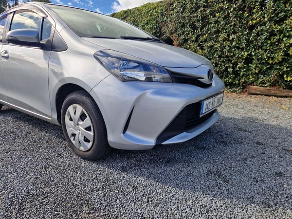 Toyota Vitz Hatchback, Petrol, 2014, Silver