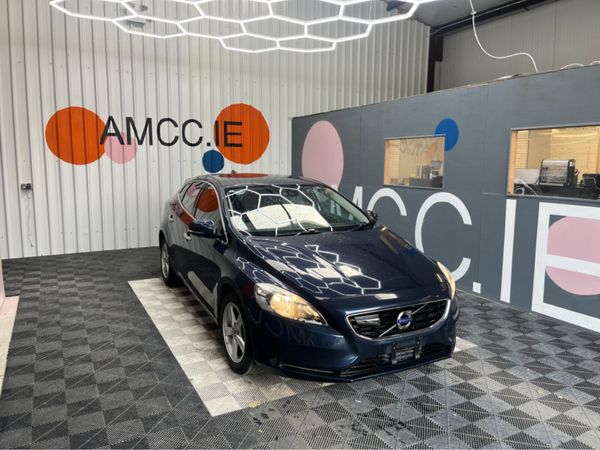 Volvo V40 Hatchback, Petrol, 2014, Blue