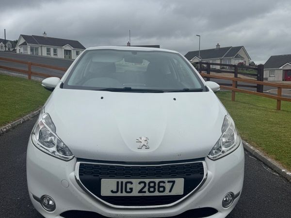 Peugeot 208 Hatchback, Diesel, 2014, White