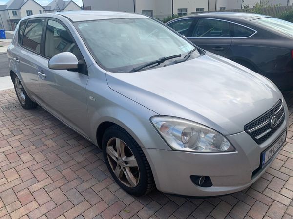 Kia Ceed Hatchback, Diesel, 2010, Silver