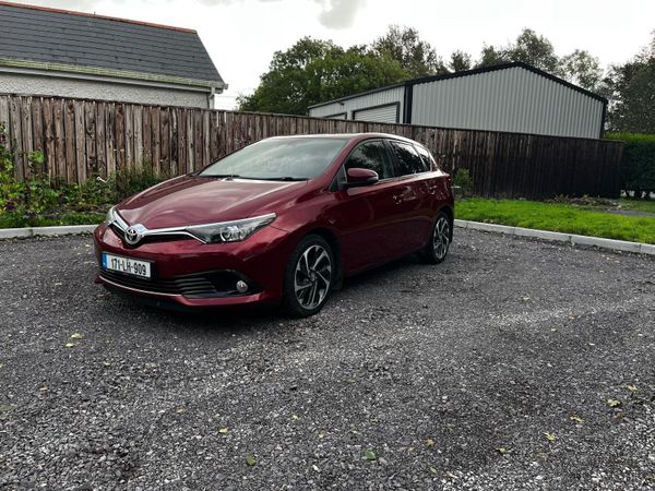 Toyota Auris Hatchback, Diesel, 2017, Red