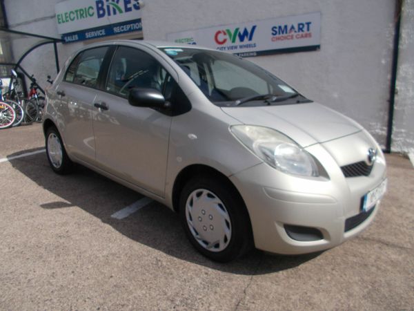 Toyota Yaris Hatchback, Petrol, 2010, Gold