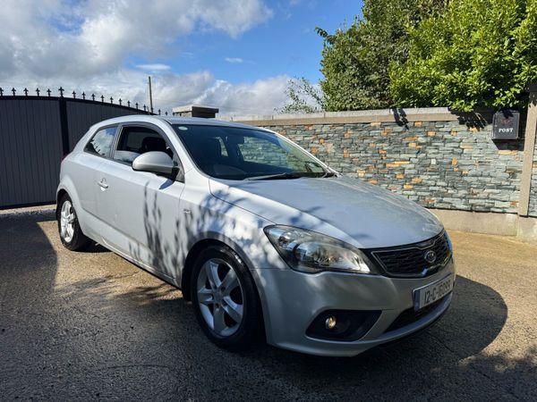 Kia Ceed Hatchback, Diesel, 2012, Silver