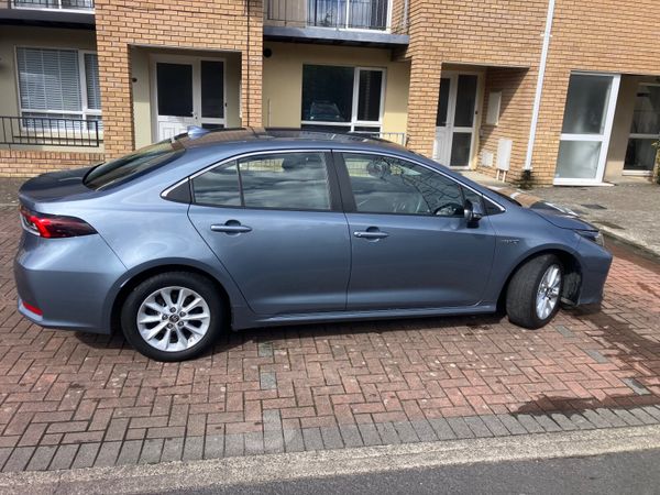 Toyota Corolla Saloon, Petrol Hybrid, 2021, Grey