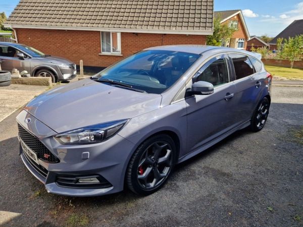 Ford Focus Hatchback, Diesel, 2017, Grey
