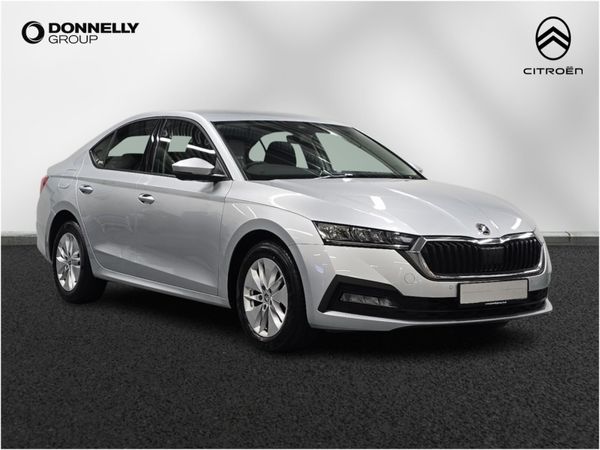 Skoda Octavia Hatchback, Diesel, 2021, Silver