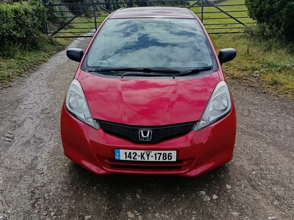 Honda Jazz Hatchback, Petrol, 2014, Red