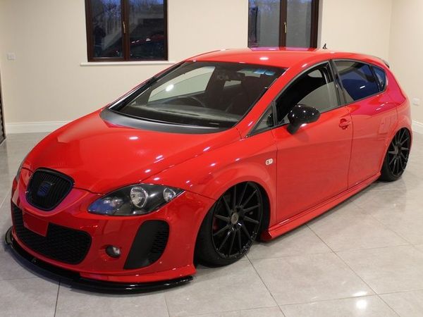 SEAT Leon Hatchback, Diesel, 2011, Red