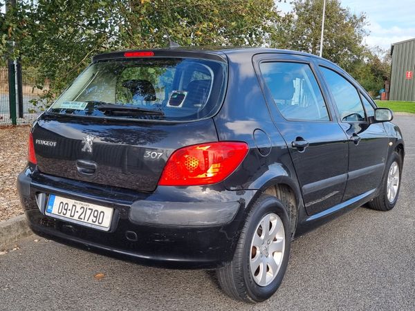 Peugeot 307 Hatchback, Petrol, 2009, Black