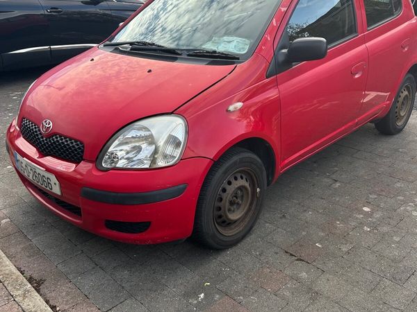 Toyota Yaris Hatchback, Petrol, 2005, Red