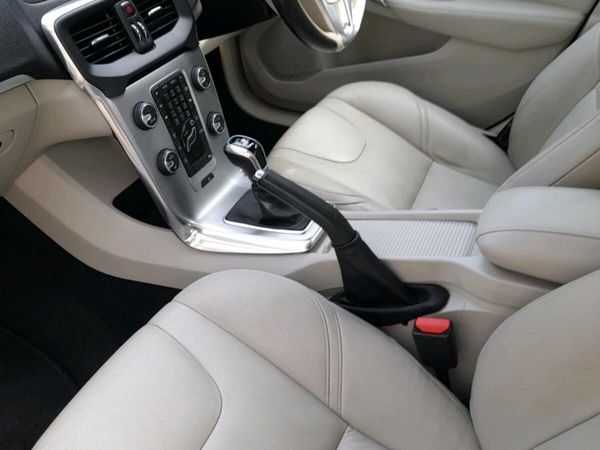 Volvo V40 Hatchback, Diesel, 2017, Grey