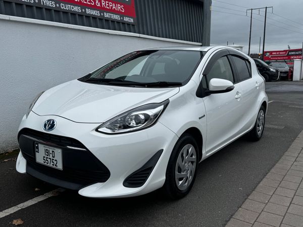 Toyota Aqua Hatchback, Petrol Hybrid, 2019, White