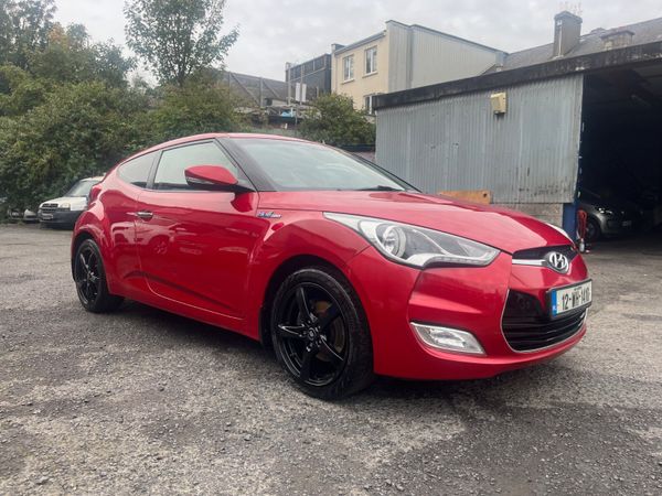 Hyundai Veloster Hatchback, Petrol, 2012, Red
