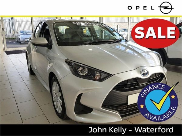 Toyota Yaris Hatchback, Petrol Hybrid, 2023, Silver