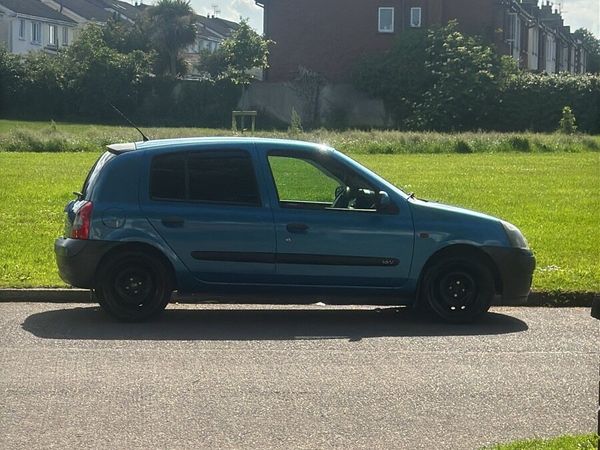 Renault Clio Hatchback, Petrol, 2002, Blue