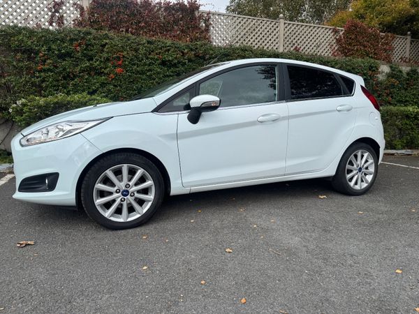 Ford Fiesta Hatchback, Petrol, 2016, White