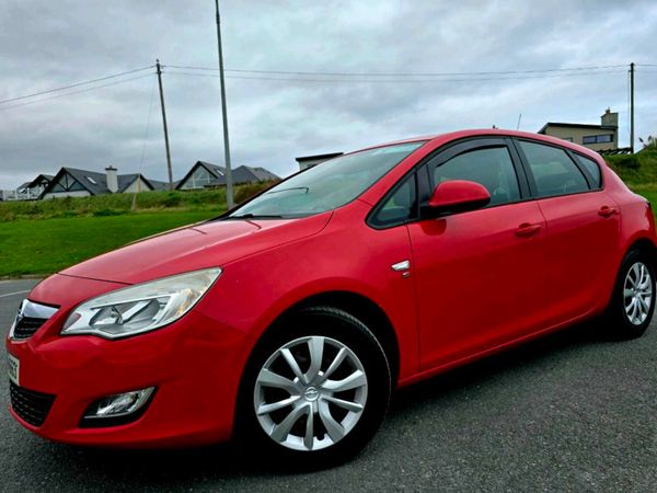 Opel Astra Hatchback, Diesel, 2010, Red