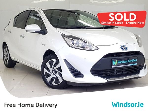 Toyota Aqua Hatchback, Petrol Hybrid, 2021, White