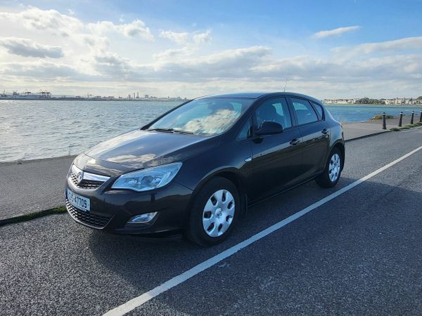 Vauxhall Astra Hatchback, Diesel, 2012, Black