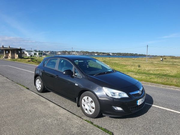 Vauxhall Astra Hatchback, Diesel, 2012, Black